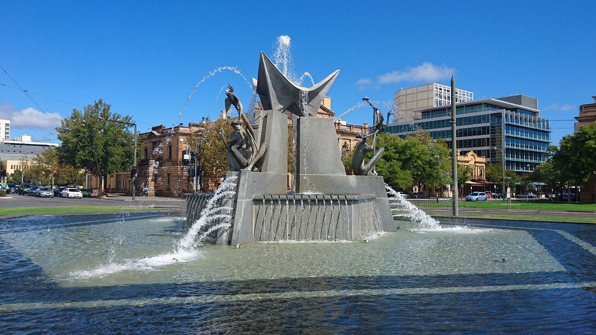 세 강 분수 (Three Rivers Fountain) 주변
